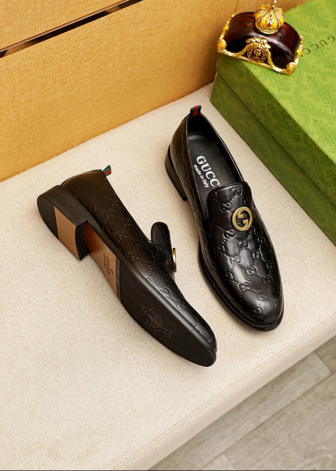 Men's shoes 💰400 💐 Product trademark: GUCCI "Gucci" casual leather shoes Regular size: 39-44 (38.45.46🉑️Customized) Product materials: Selected imported first-layer calfskin embossed upper + original hardware buckle, imported 🐑 sheepskin lining. Strong three-dimensional visual effect, combined outsole Color: 1⃣️color optional